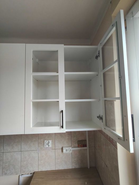 Szafki kuchenne z blatem i zlewozmywakiem