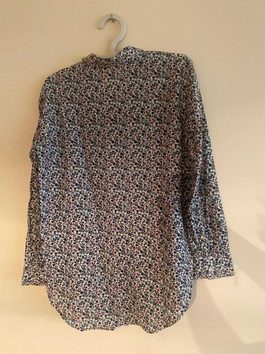 Camisa com flores da Benetton