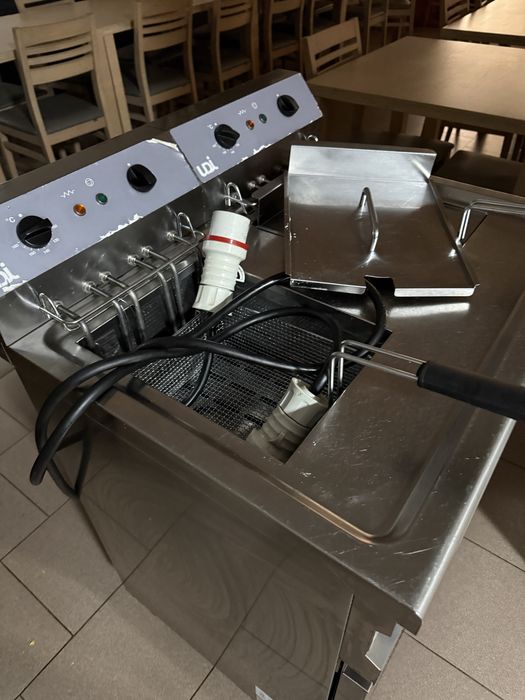 Vendo fritadeira industrial como nova