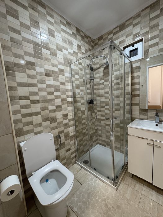 Arrendo quarto de solteiro/a
