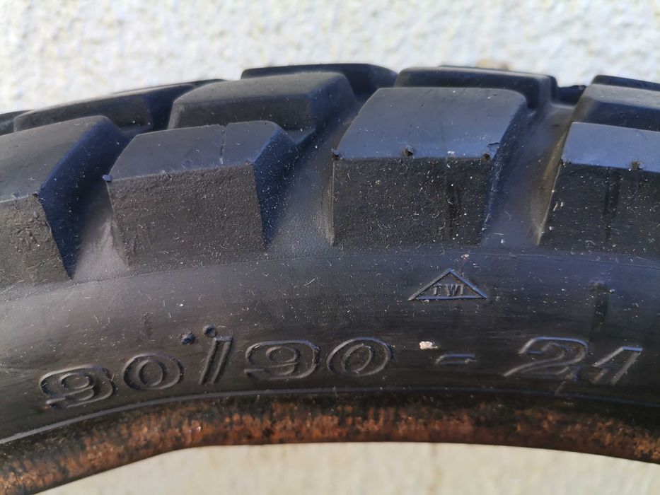 Pneu mota 90/90r21
