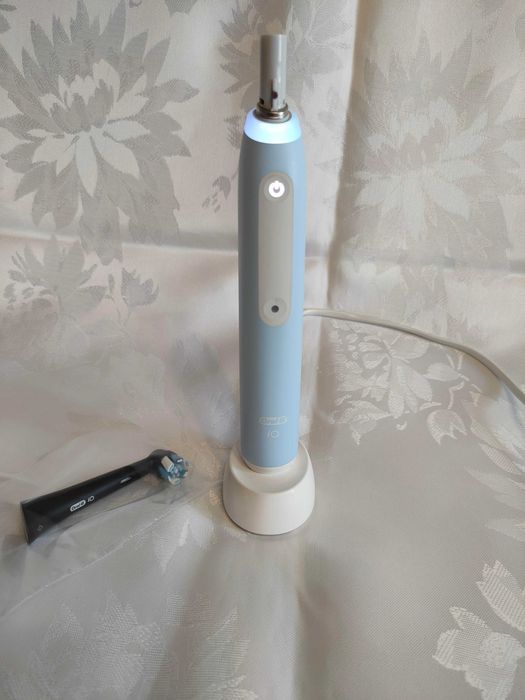 Szczoteczka elektryczna magnetyczna ORAL-B iO Series 3 Ice Blue