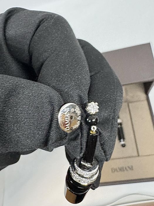 Оригінал бренд Damiani, сережки, золото 750 проба з натуральними діамантами.