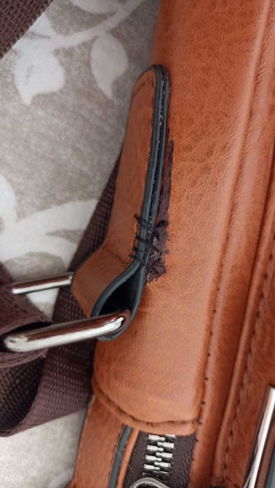 Bolsa unisex pequena em bom estado