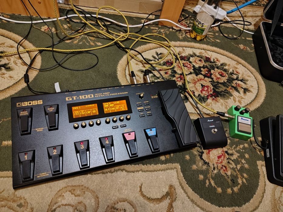 BOSS  GT 100               . ..