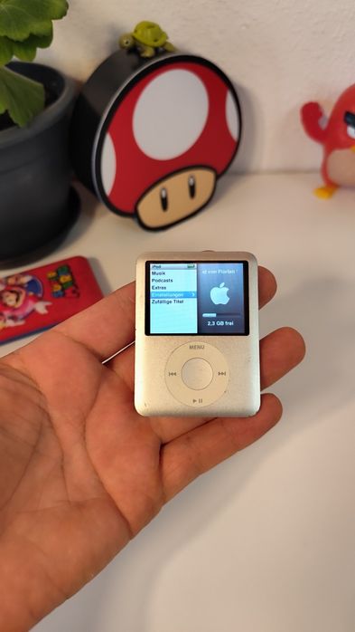Apple iPod nano 3 Generation 4GB Silver + оригінальна зарядка