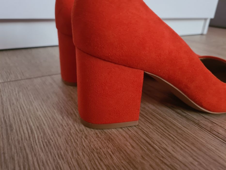 Piękne eleganckie buty na grubym słupku obcasie szpilki czółenka