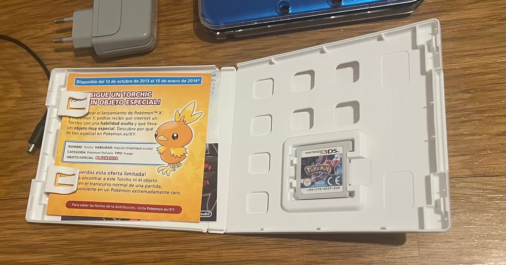 Nintendo 3DS XL NOVA com extras e jogo.