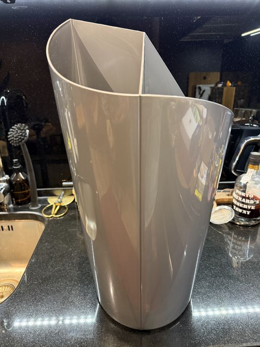 Balde versatil Design Arq Adalberto Dias Suporte Guarda Chuva