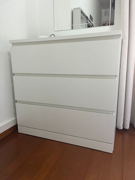 Lote Mobiliario de Quarto Branco Lacado (Cama com gavetas + 5 peças)