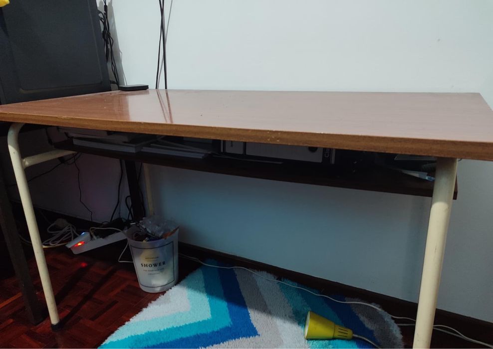 Secretaria segunda mão.