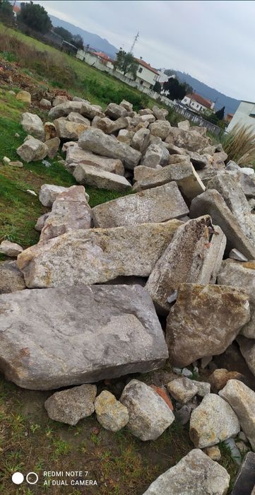 Pedra capiada  ,aparelhada...