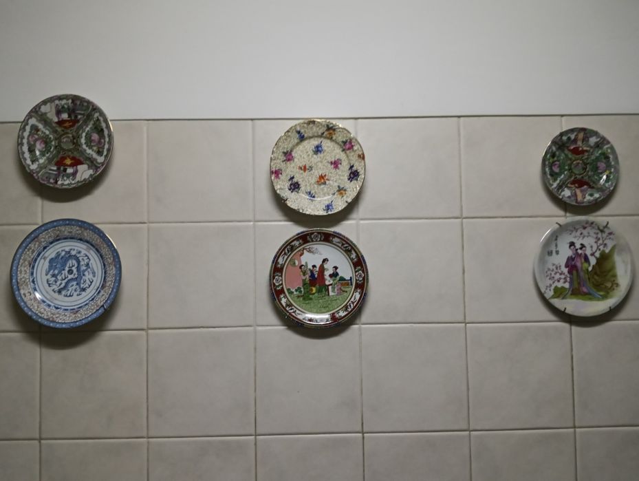 Coleção de 8 pratos de loiça de Macau e um de vista alegre