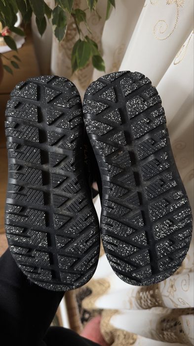 Продам Ботинки adidas