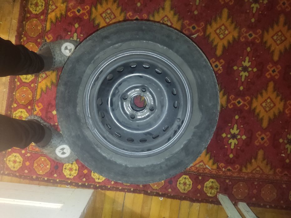 Продам диски с резиной r13 разболтовка 4/100