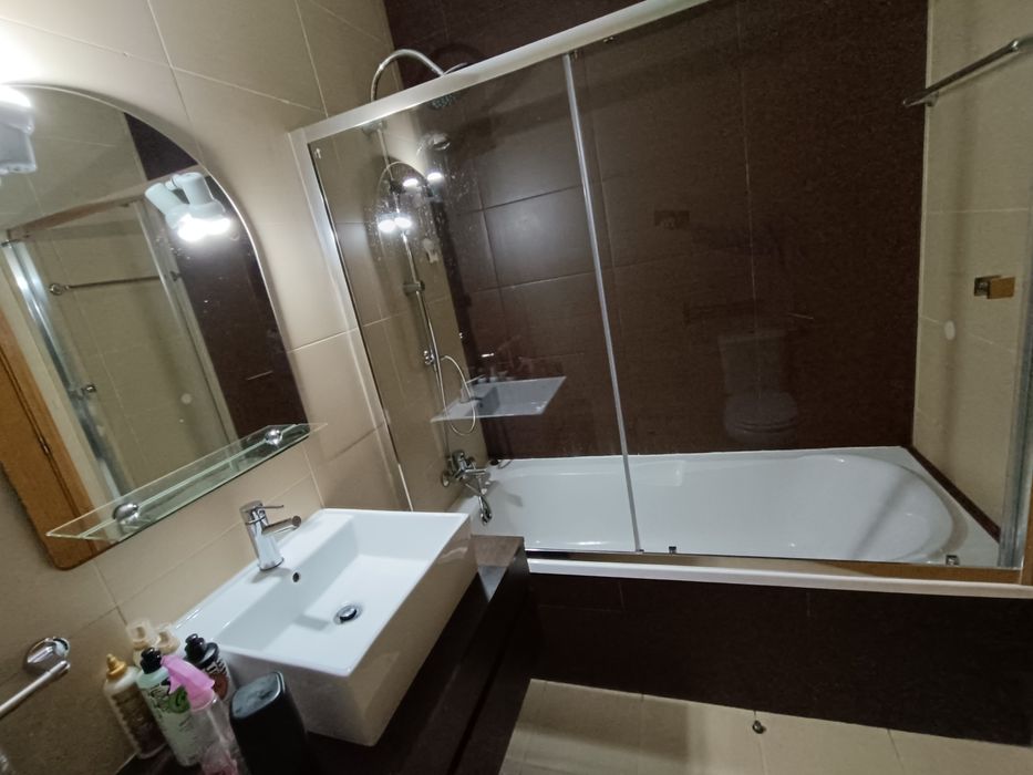 Frontal casa de banho com banheira