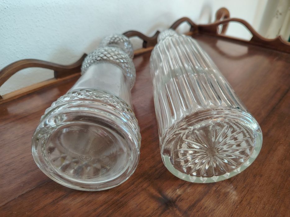 Conjunto de 2 Garrafas de Licor e 6 Copos Cada