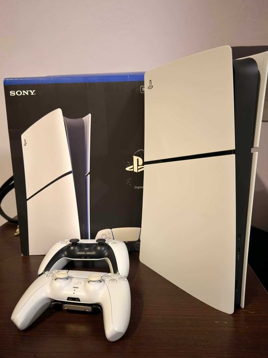 Na Sprzedaż Ps5 Slim +2 Pady -Gwarancja -12/2030 Lub zamiana