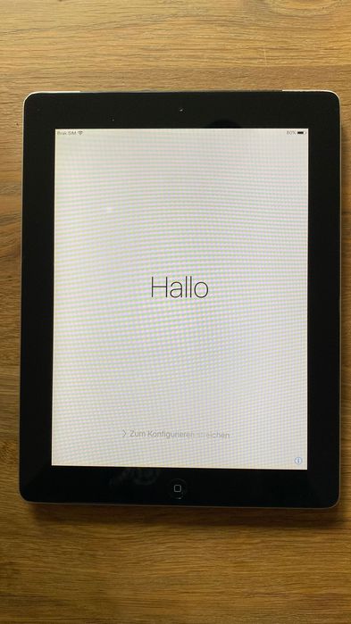 iPad 2, Model A1396 z kablem zasilającym.