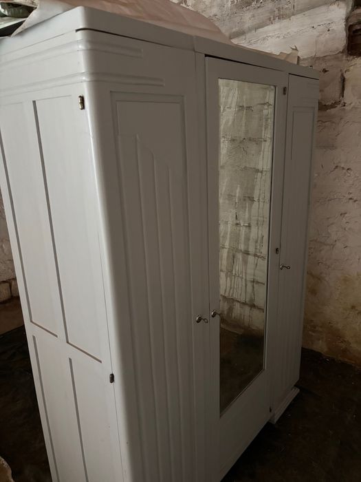 Roupeiro com espelho