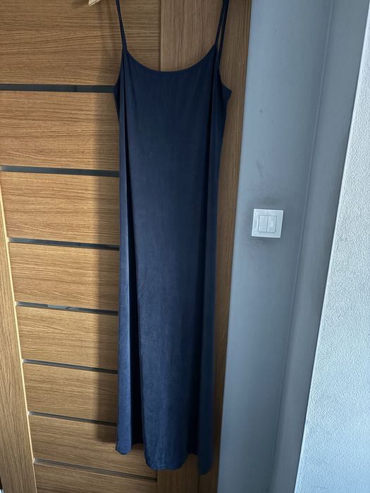 niebieska sukienka maxi arket cupro