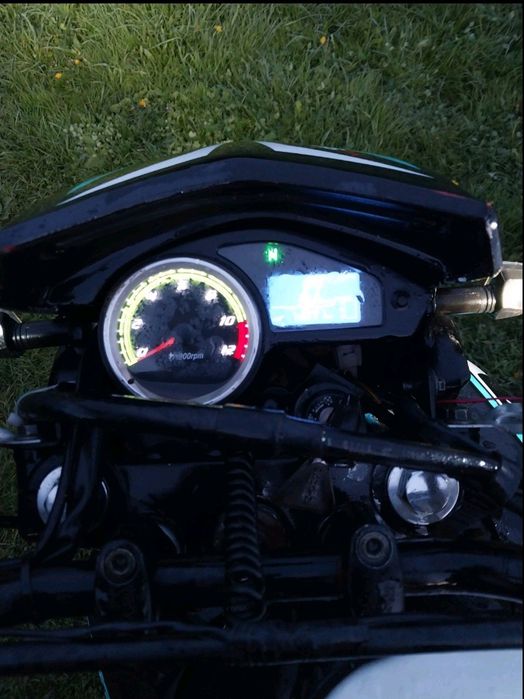 Продам мотоцикл  shnerau 200 6c