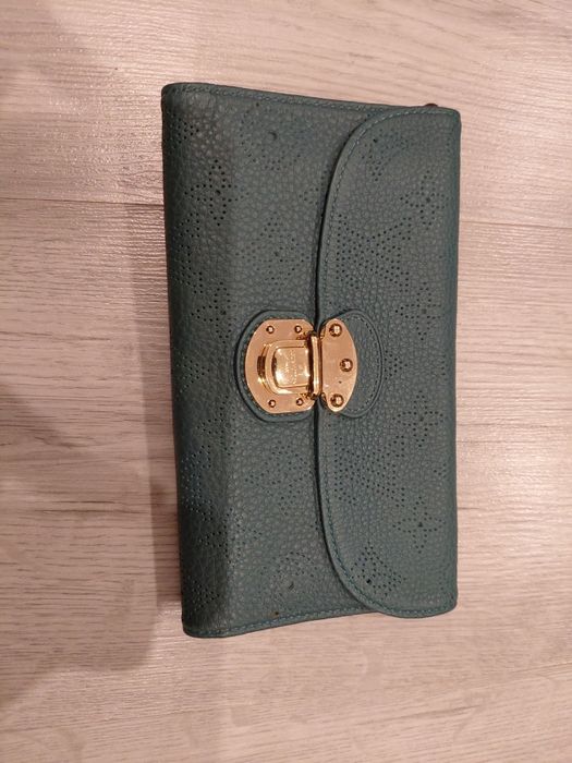 Louis Vuitton Selene (Mahina Leather Collection)