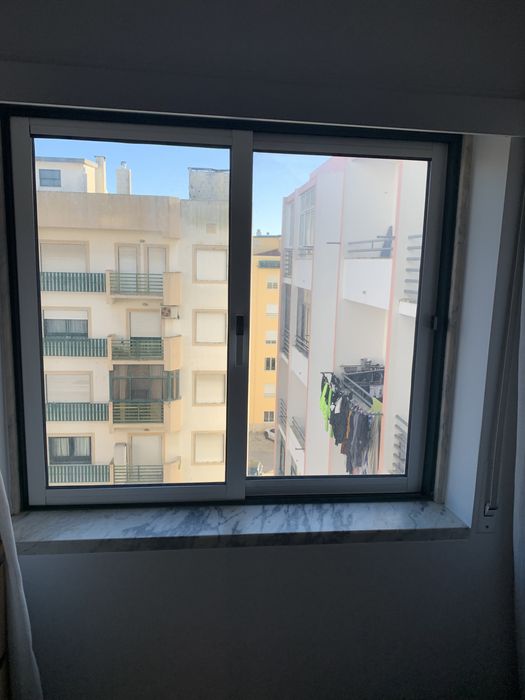 Bedroom window with frame included64730150929411120