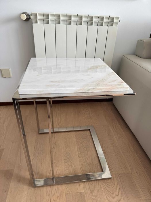 Mesa apoio sofá, em inox e mármore (Interdesign)