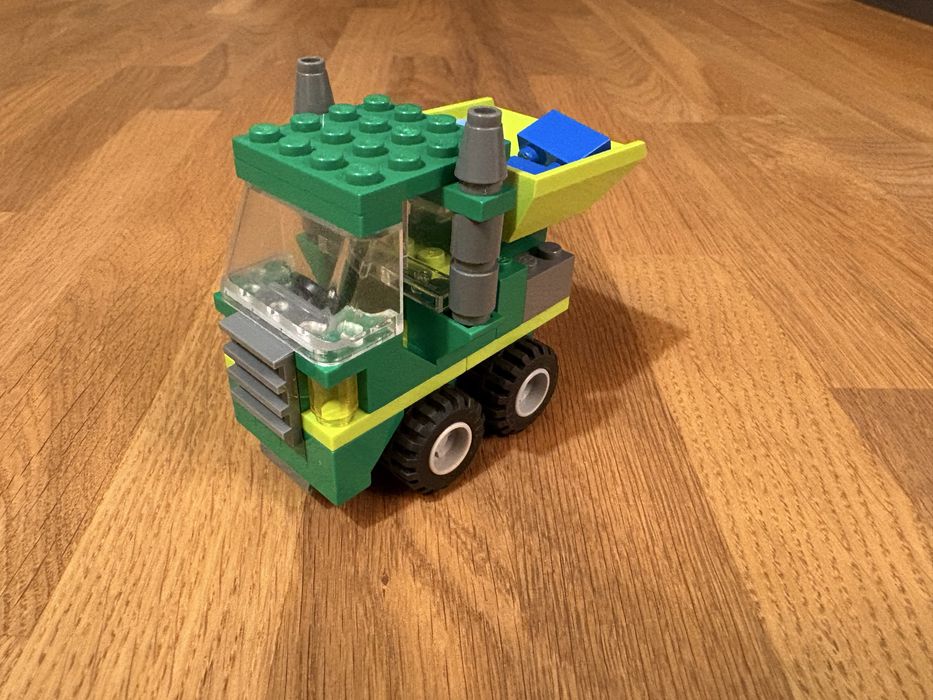 Klocki LEGO- samochód wywrotka