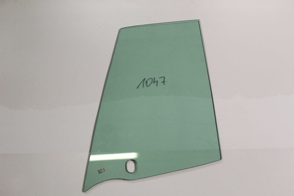 KOBELCO SK19 YANMAR SV15VT, SV17VT SV19VT  szyba drzwi  nr 1047