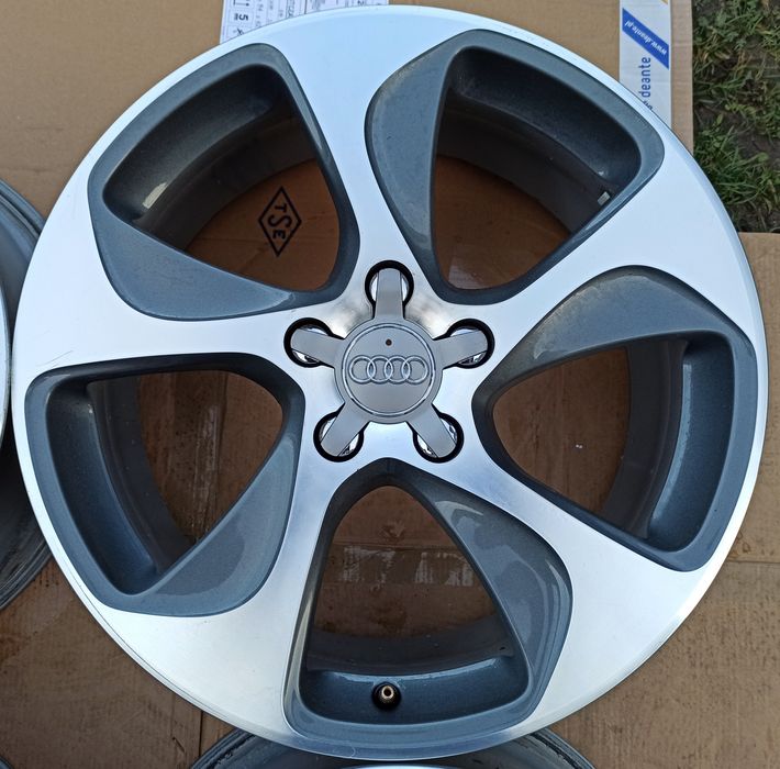 Felgi Oryginał Audi A3 A4 A6 A8 7,5x18 ET51 5x112 8V0