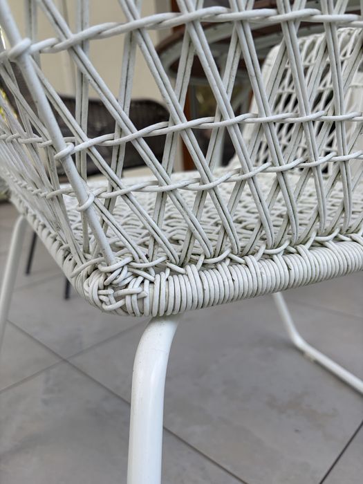 IKEA HÖGSTEN – białe krzesło ogrodowe