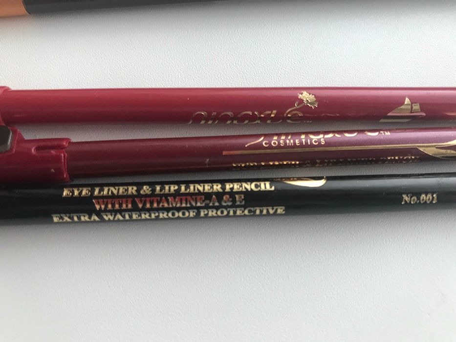 Продам набор косметических карандашей.