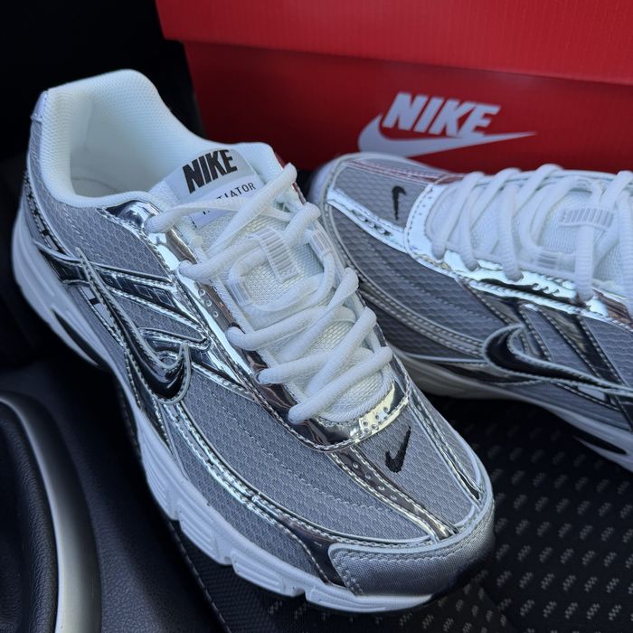 Жіночі кросівки найк інітіатор сірі  Nike Initiator Grey Silver Castom