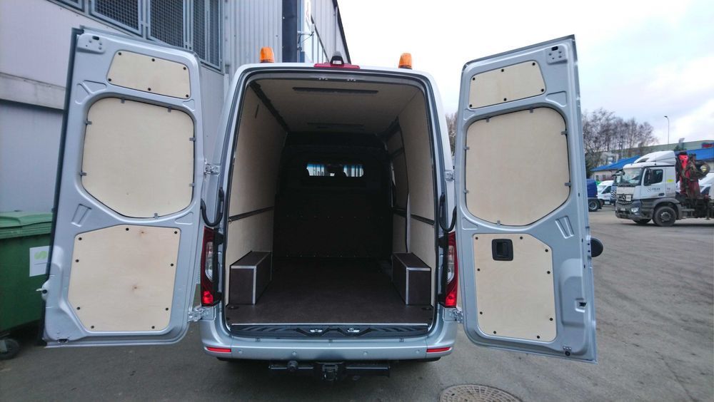 Sprinter L2H2  Zabudowa wnętrza paki auta dostawczego KANUTECH