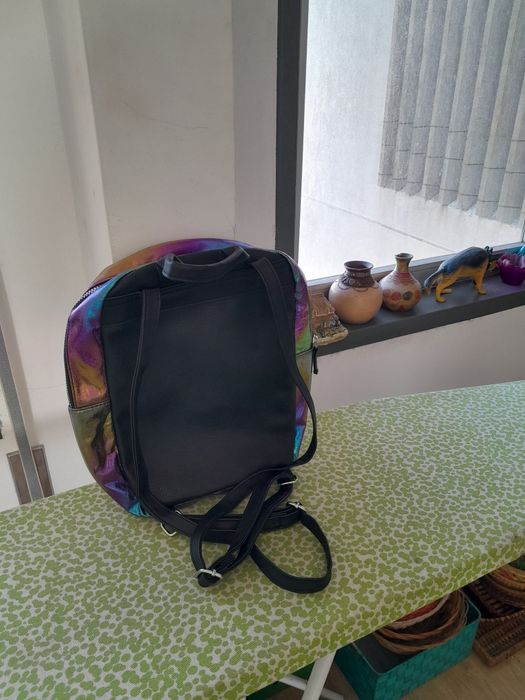 Vendo Mochila de Senhora muito bonita como nova