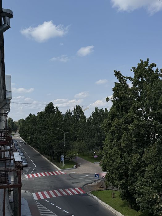 Продаж 2-кімнатної сталінки в центрі міста, район Площі