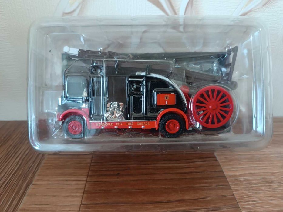 Пожарная металлическая машина Leyland FK9 1939. Англия. 1:43.