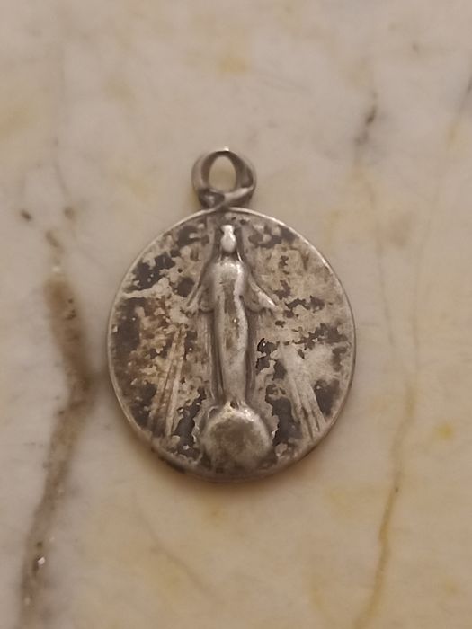 Medalhinhas ou Relicários antigos vários