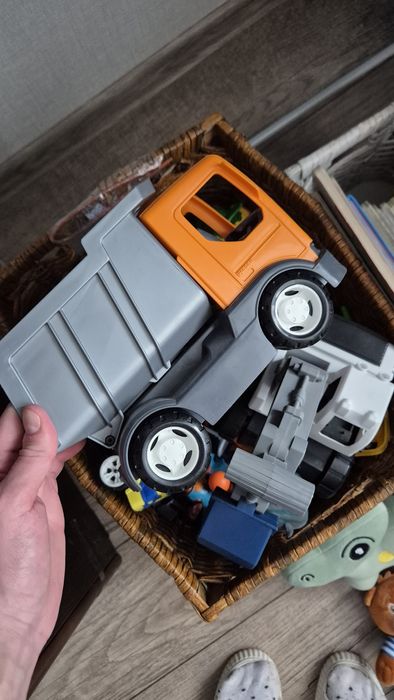 Продам цілу коробку іграшок !