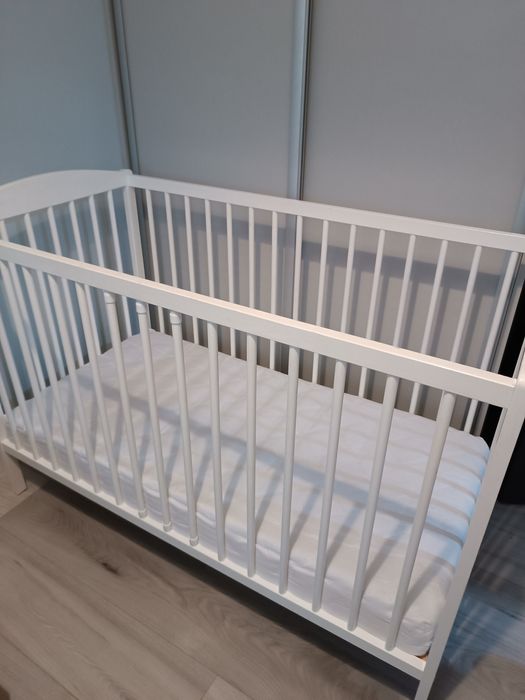 Łóżeczko dziecięce z materacem