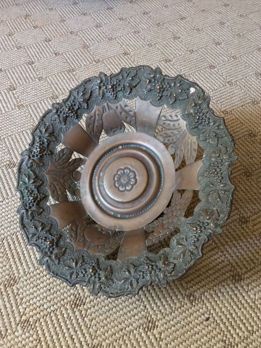 Fruteira antiga em bronze