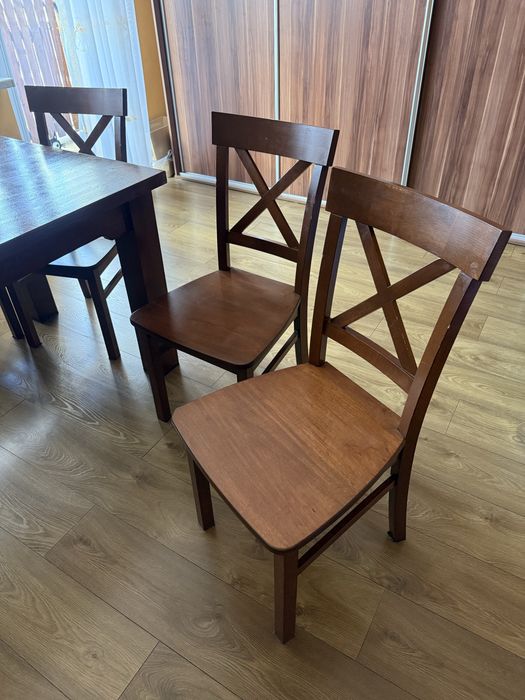 Stoł dębowy z krzesłami sosnowymi