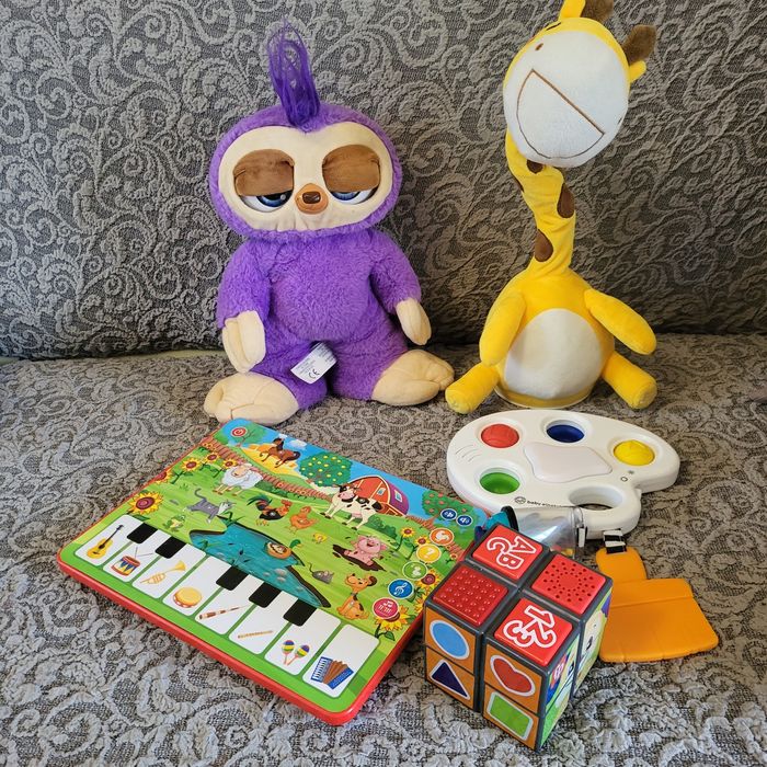 Лот іграшок музичних