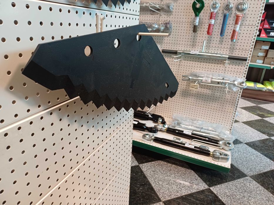 Nóż paszowozu 560x330x6 mm Ø 19.5 mm