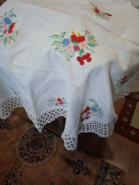 Toalha bordada à mão