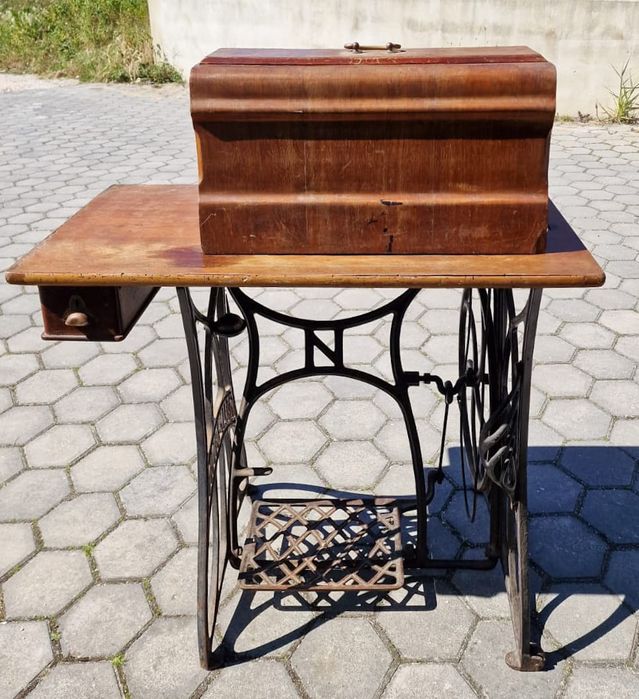 Máquina costura antiga bom estado