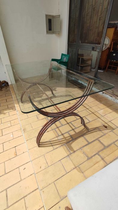 Mesa de ferro e vidro