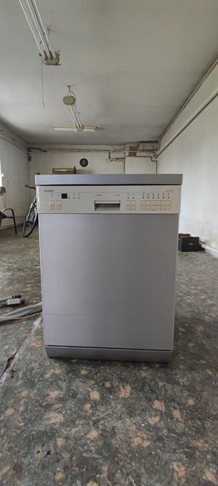 Zmywarka Siemens model SE26292/02 uszkodzona na części.